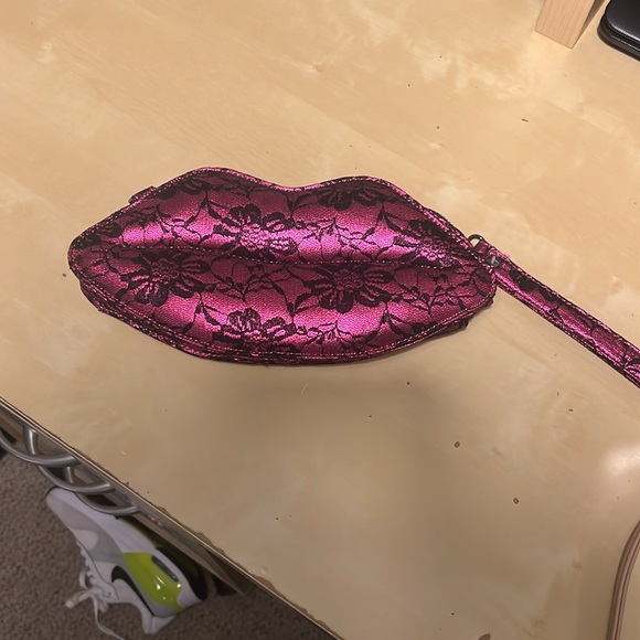 Studded lips ALDO purse with wristlet strap - Picture 2 of 4